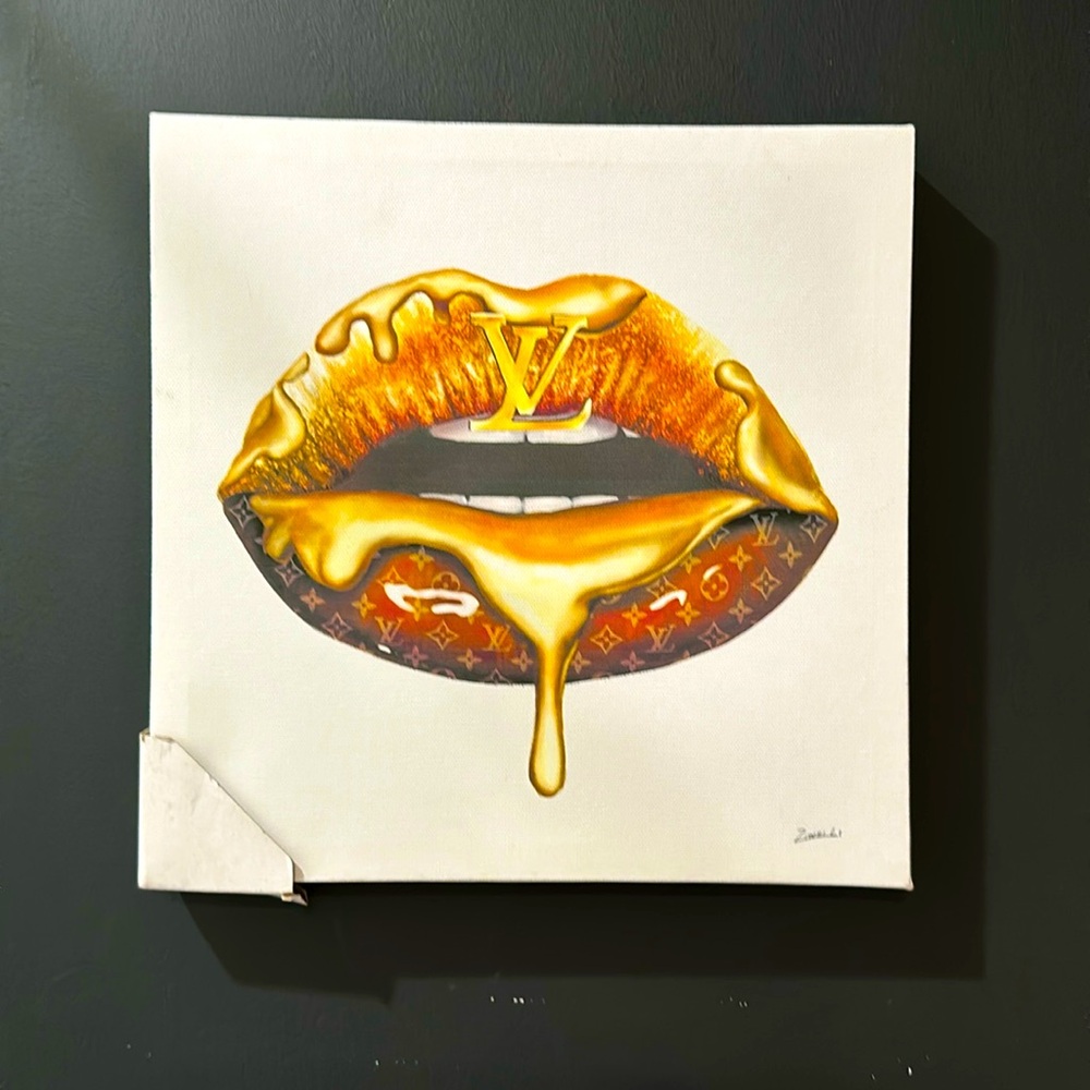 Art, print, glamorous. Lips, gold